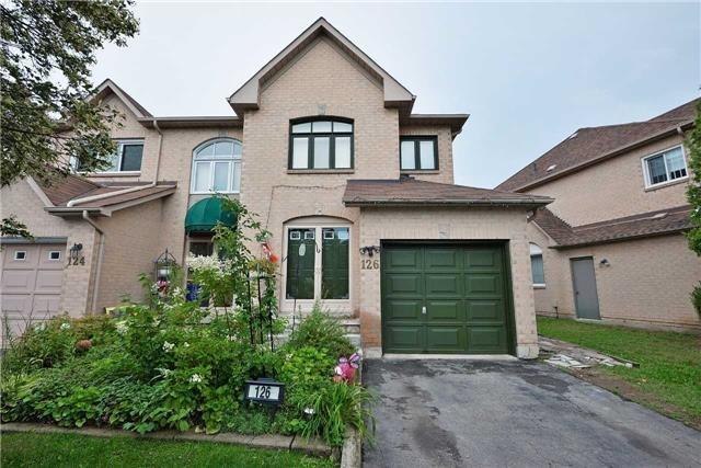 126 Richwood Cres, House attached with 3 bedrooms, 4 bathrooms and 2 parking in Brampton ON | Image 1
