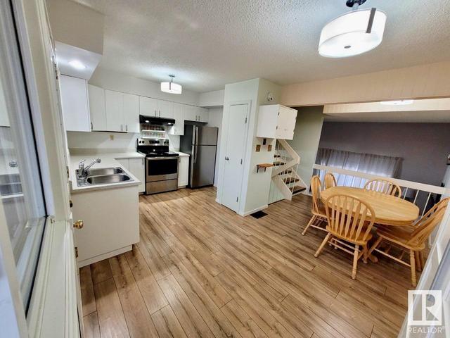 15106 114a St Nw, House attached with 3 bedrooms, 1 bathrooms and null parking in Edmonton AB | Image 10