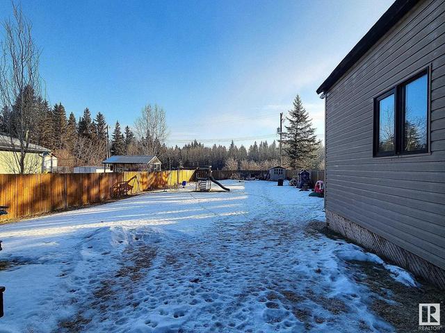 4717 48 St, House detached with 4 bedrooms, 2 bathrooms and null parking in Glendon AB | Image 4
