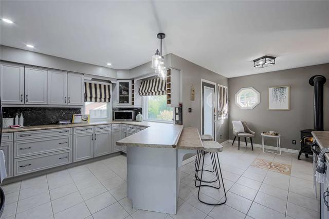 75 Liberty St N, House detached with 3 bedrooms, 2 bathrooms and 8 parking in Clarington ON | Image 3