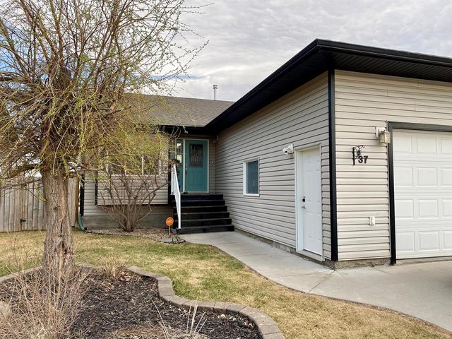 37 Skaggs Crossing, House detached with 4 bedrooms, 2 bathrooms and 4 parking in Whitecourt AB | Image 1