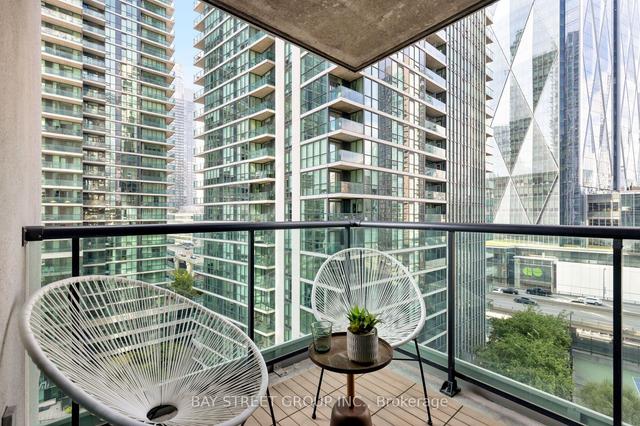 1210 - 12 Yonge St, Condo with 2 bedrooms, 2 bathrooms and 1 parking in Toronto ON | Image 16