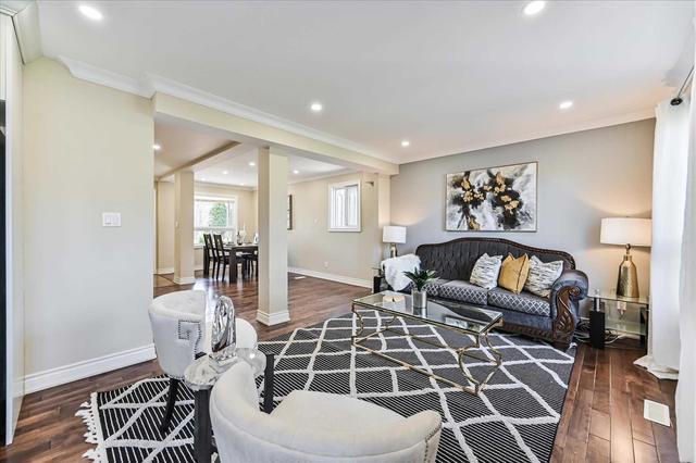265 Cherokee Blvd, House semidetached with 4 bedrooms, 4 bathrooms and 5 parking in Toronto ON | Image 4