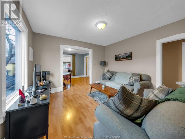 848 850 Gladstone, House detached with 4 bedrooms, 2 bathrooms and null parking in Windsor ON | Image 20