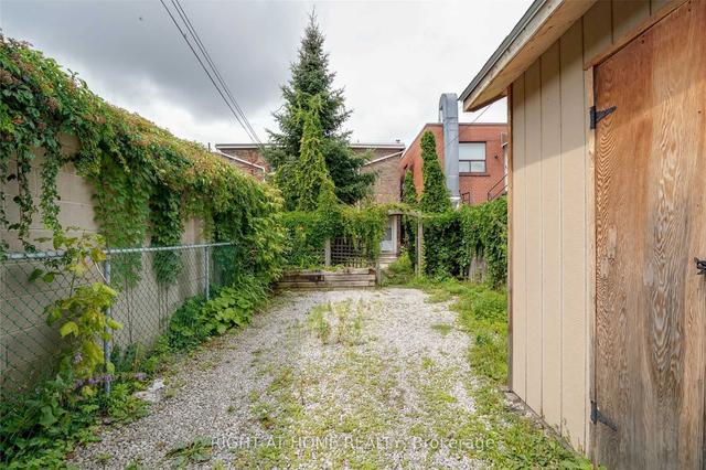 2023 Dufferin St, House semidetached with 3 bedrooms, 2 bathrooms and 3 parking in Toronto ON | Image 19
