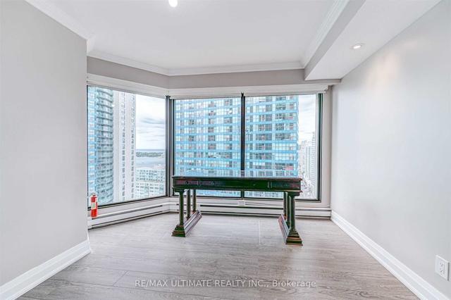 2416 - 55 Harbour Sq, Condo with 1 bedrooms, 2 bathrooms and 1 parking in Toronto ON | Image 21