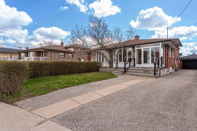 5 Fallingdale Cres, House semidetached with 2 bedrooms, 3 bathrooms and 5 parking in Toronto ON | Image 1