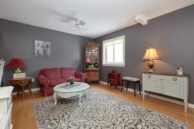 76 Lillian Cres, House detached with 3 bedrooms, 2 bathrooms and 4 parking in Barrie ON | Image 28