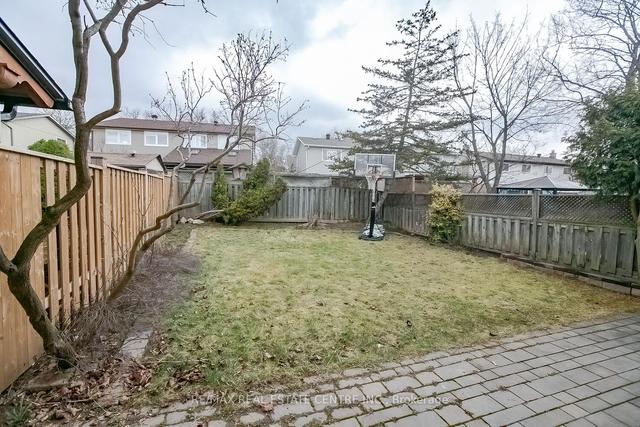 2389 Cobbinshaw Circ, House semidetached with 3 bedrooms, 2 bathrooms and 3 parking in Mississauga ON | Image 29