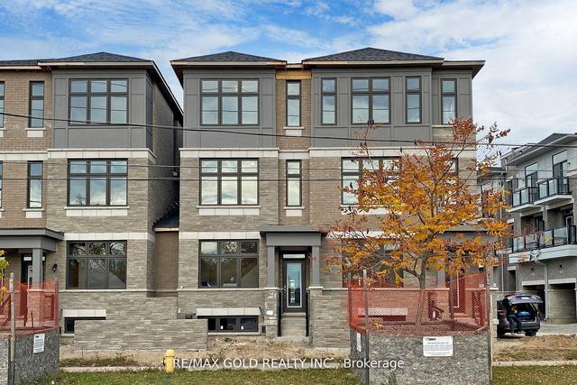 4 - 2a Muir Ave, House attached with 3 bedrooms, 3 bathrooms and 2 parking in Toronto ON | Image 8
