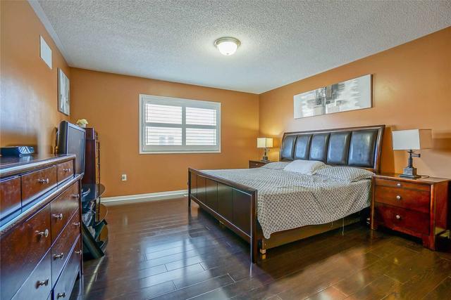 11 Marshmarigold Dr, House detached with 4 bedrooms, 4 bathrooms and 8 parking in Brampton ON | Image 4