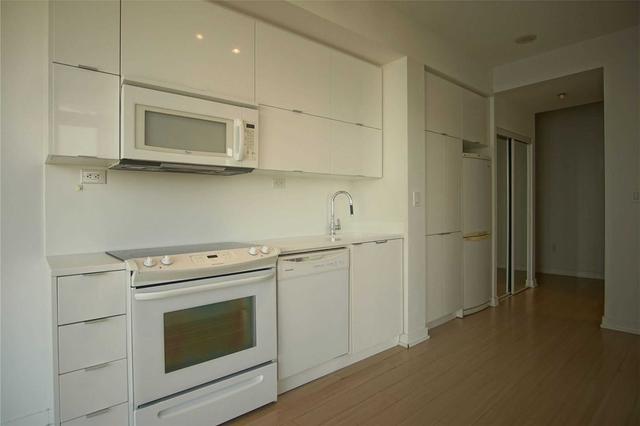 3902 - 21 Iceboat Terr, Condo with 1 bedrooms, 1 bathrooms and 1 parking in Toronto ON | Image 21
