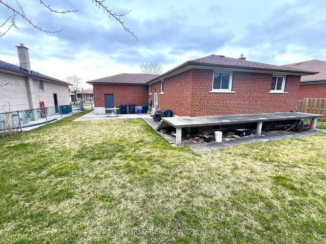 122 Honeywood Rd, House detached with 3 bedrooms, 2 bathrooms and 4 parking in Toronto ON | Image 20