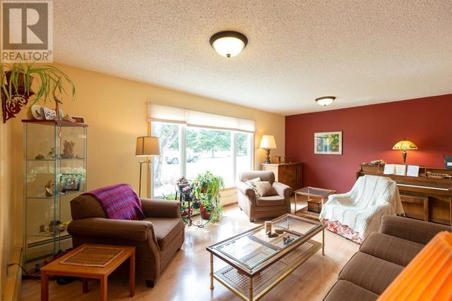5001 43 Ave, House detached with 4 bedrooms, 3 bathrooms and 4 parking in Athabasca AB | Image 5