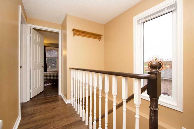 1310 Charter Cres, House semidetached with 3 bedrooms, 3 bathrooms and 3 parking in Oshawa ON | Image 17