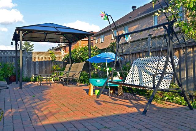 1 Levellands Cres, House semidetached with 4 bedrooms, 4 bathrooms and 6 parking in Richmond Hill ON | Image 11