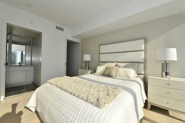 2105 - 60 Colborne St, Condo with 3 bedrooms, 3 bathrooms and 1 parking in Toronto ON | Image 5