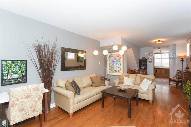 d - 107 Third Avenue, House attached with 2 bedrooms, 1 bathrooms and 1 parking in Ottawa ON | Image 11