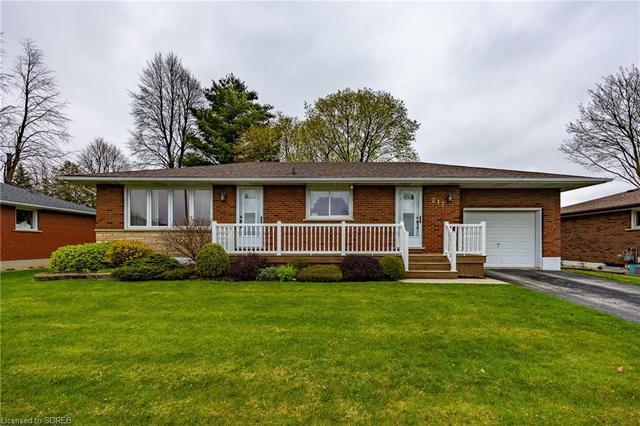 217 Montclair Crescent, House detached with 3 bedrooms, 1 bathrooms and 3 parking in Norfolk County ON | Image 1
