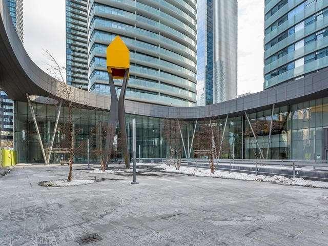 404 - 14 York St, Condo with 1 bedrooms, 1 bathrooms and null parking in Toronto ON | Image 2