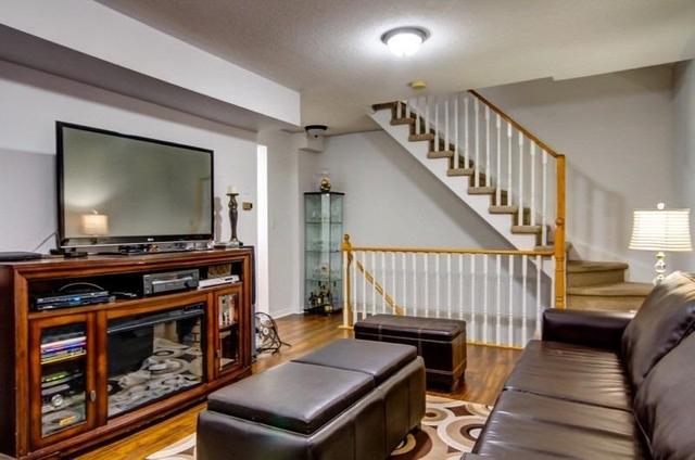 201 - 19 Rosebank Dr, Townhouse with 3 bedrooms, 3 bathrooms and 2 parking in Toronto ON | Image 6