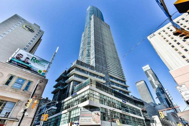 5704 - 386 Yonge St, Condo with 2 bedrooms, 2 bathrooms and 1 parking in Toronto ON | Image 1