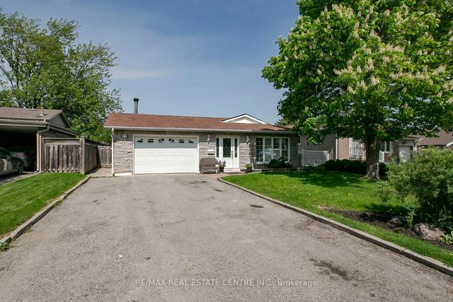22 Welbeck Dr, House detached with 4 bedrooms, 3 bathrooms and 5 parking in Brampton ON | Image 1