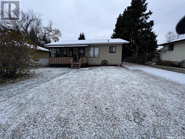 391 2nd Street W, House detached with 2 bedrooms, 2 bathrooms and null parking in Glaslyn SK | Image 1