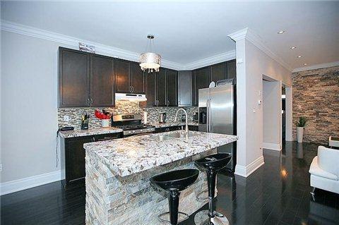 139 Laramie Cres, House detached with 4 bedrooms, 3 bathrooms and 3 parking in Vaughan ON | Image 2