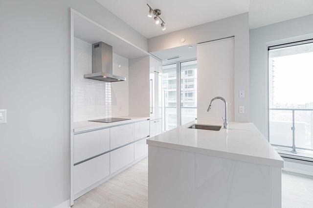 2108 - 2221 Yonge St, Condo with 1 bedrooms, 1 bathrooms and 0 parking in Toronto ON | Image 5