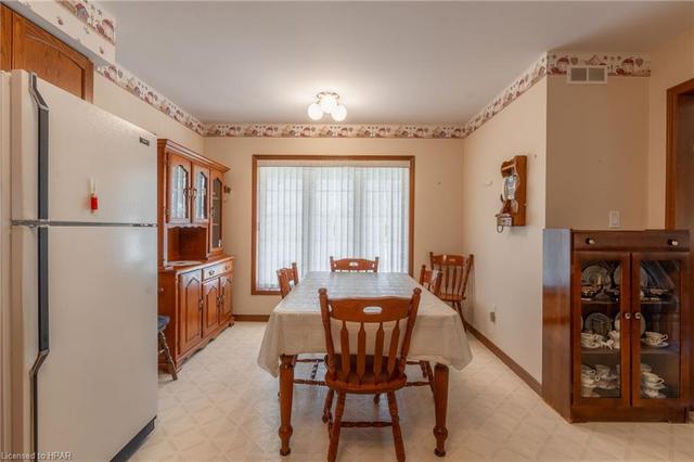 102 Huron Street E, House detached with 2 bedrooms, 2 bathrooms and 5 parking in South Huron ON | Image 3