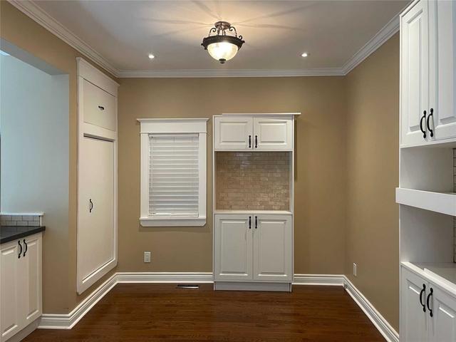 126 Sixteenth St, House detached with 2 bedrooms, 2 bathrooms and 2 parking in Toronto ON | Image 2
