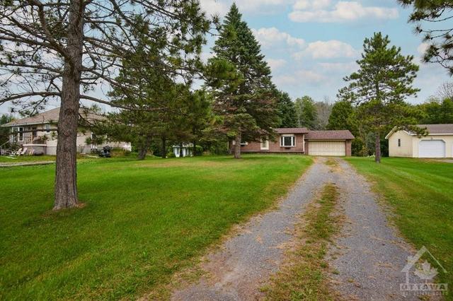 11868 County Road 18 Road, House detached with 2 bedrooms, 1 bathrooms and 4 parking in South Dundas ON | Image 4