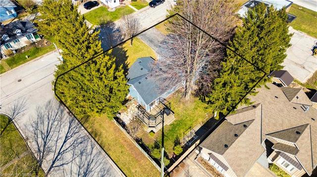 2693 John St Street, House detached with 4 bedrooms, 2 bathrooms and 5 parking in Sarnia ON | Image 34
