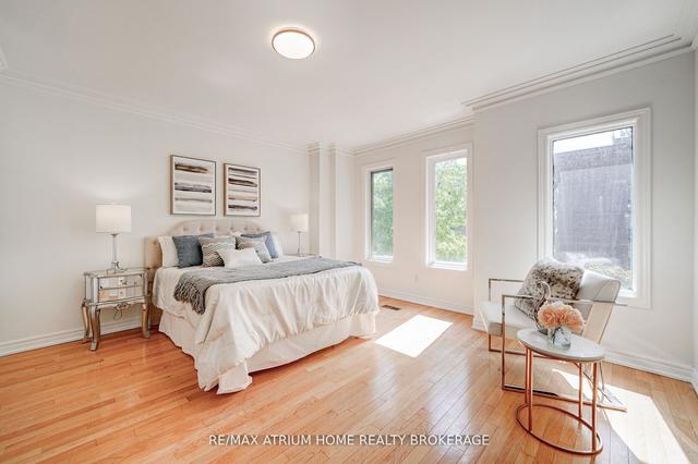 32c Oxford St, House attached with 3 bedrooms, 4 bathrooms and 2 parking in Toronto ON | Image 18
