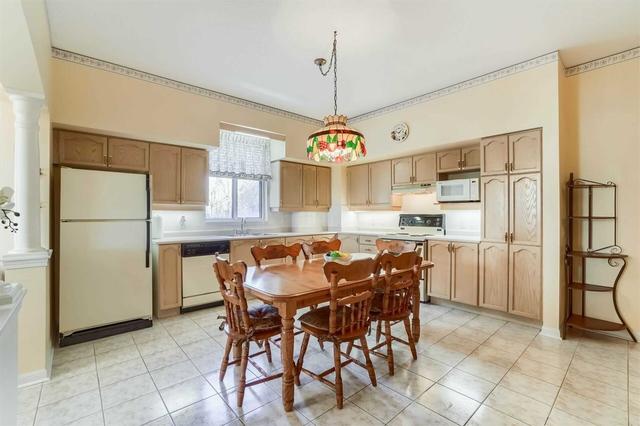 116 - 2506 Rutherford Rd, Condo with 2 bedrooms, 2 bathrooms and 1 parking in Vaughan ON | Image 2