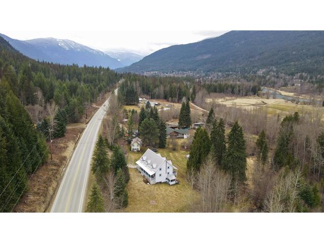 6685 Highway 6, House detached with 5 bedrooms, 3 bathrooms and null parking in Central Kootenay H BC | Image 45