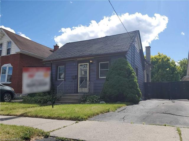 324 French St Street, House detached with 3 bedrooms, 2 bathrooms and 2 parking in Oshawa ON | Card Image