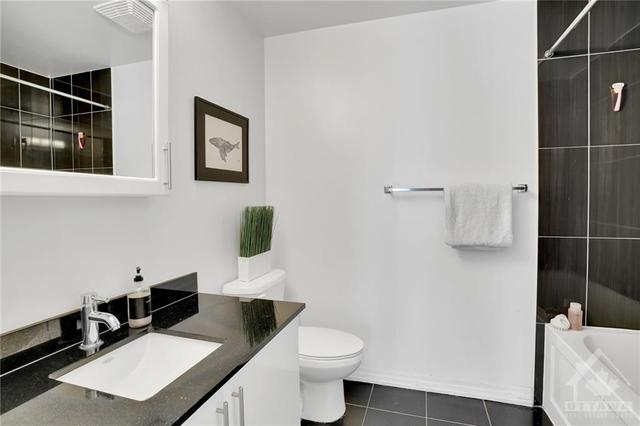 1402 - 242 Rideau Street, Condo with 2 bedrooms, 2 bathrooms and 1 parking in Ottawa ON | Image 19