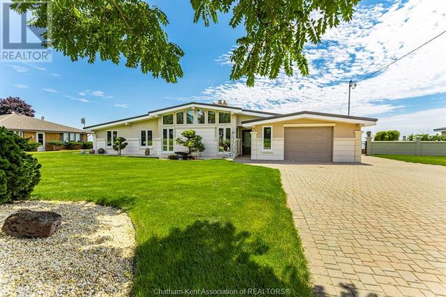 12070 Rose Beach Line, House detached with 3 bedrooms, 2 bathrooms and null parking in Chatham Kent ON | Image 1