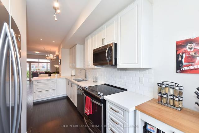 3 - 189 Norseman St, Townhouse with 3 bedrooms, 3 bathrooms and 2 parking in Toronto ON | Image 2