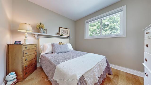 15 Webster Dr, House detached with 3 bedrooms, 2 bathrooms and 5 parking in Aurora ON | Image 14