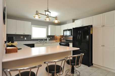 31 - 350 Lakebreeze Dr, Townhouse with 2 bedrooms, 2 bathrooms and 1 parking in Clarington ON | Image 3