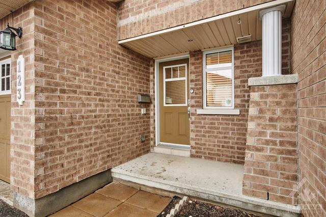 123 Waterfern Way, Townhouse with 3 bedrooms, 3 bathrooms and 3 parking in Ottawa ON | Image 3