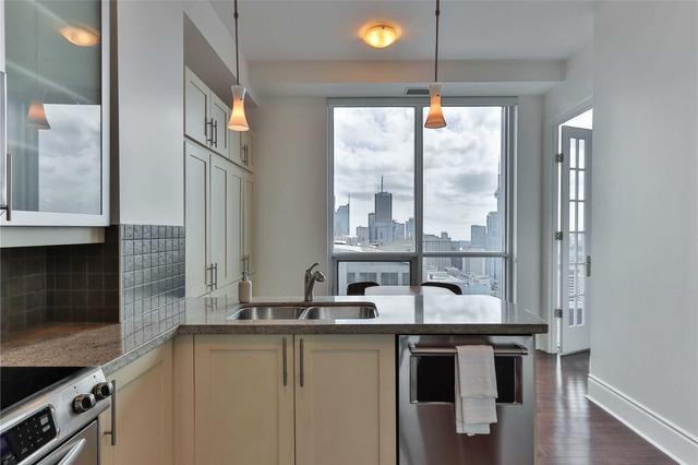 ph05 - 763 Bay St, Condo with 2 bedrooms, 3 bathrooms and 3 parking in Toronto ON | Image 9