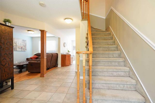 59 Neelands St, House detached with 3 bedrooms, 4 bathrooms and 5 parking in Barrie ON | Image 2
