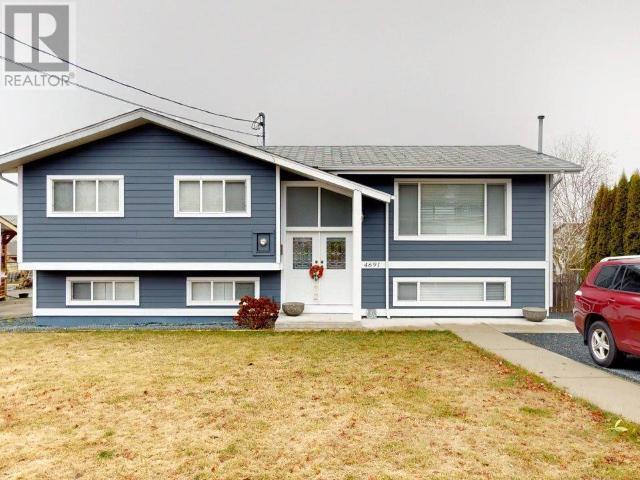 4691 Redonda Ave, House detached with 2 bedrooms, 2 bathrooms and null parking in Powell River BC | Card Image