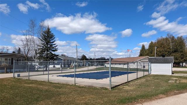 27 Trillium Beach Dr, Condo with 2 bedrooms, 1 bathrooms and 3 parking in Puslinch ON | Image 3