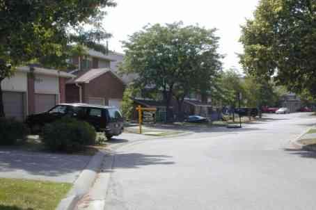 th24 - 34 Dundalk Dr, Townhouse with 3 bedrooms, 1 bathrooms and 2 parking in Toronto ON | Image 1