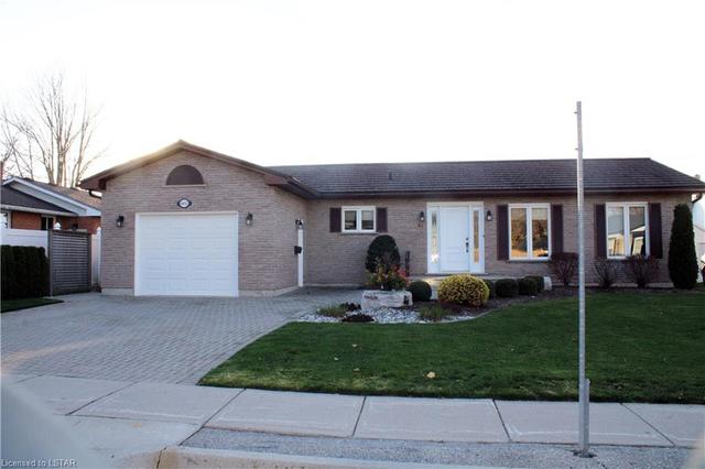 461 Andrew Street, House detached with 2 bedrooms, 1 bathrooms and 3 parking in South Huron ON | Card Image